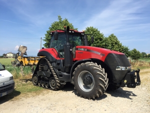 Case IH Magnum 310 cvx row track